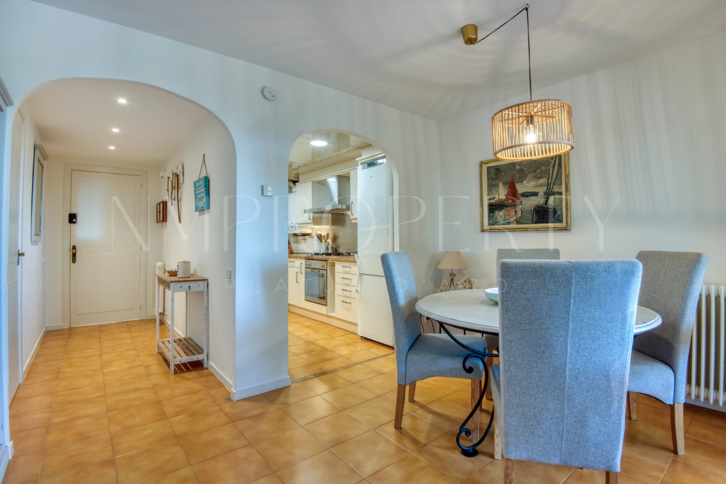 Apartamento con terraza y vistas al mar