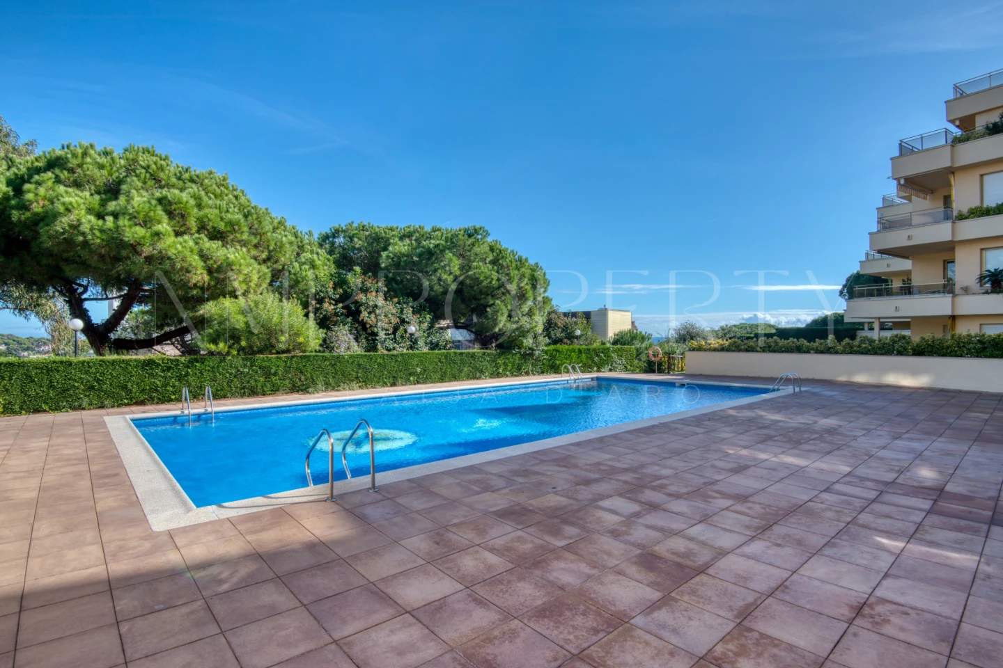 Apartamento con terraza y vistas al mar