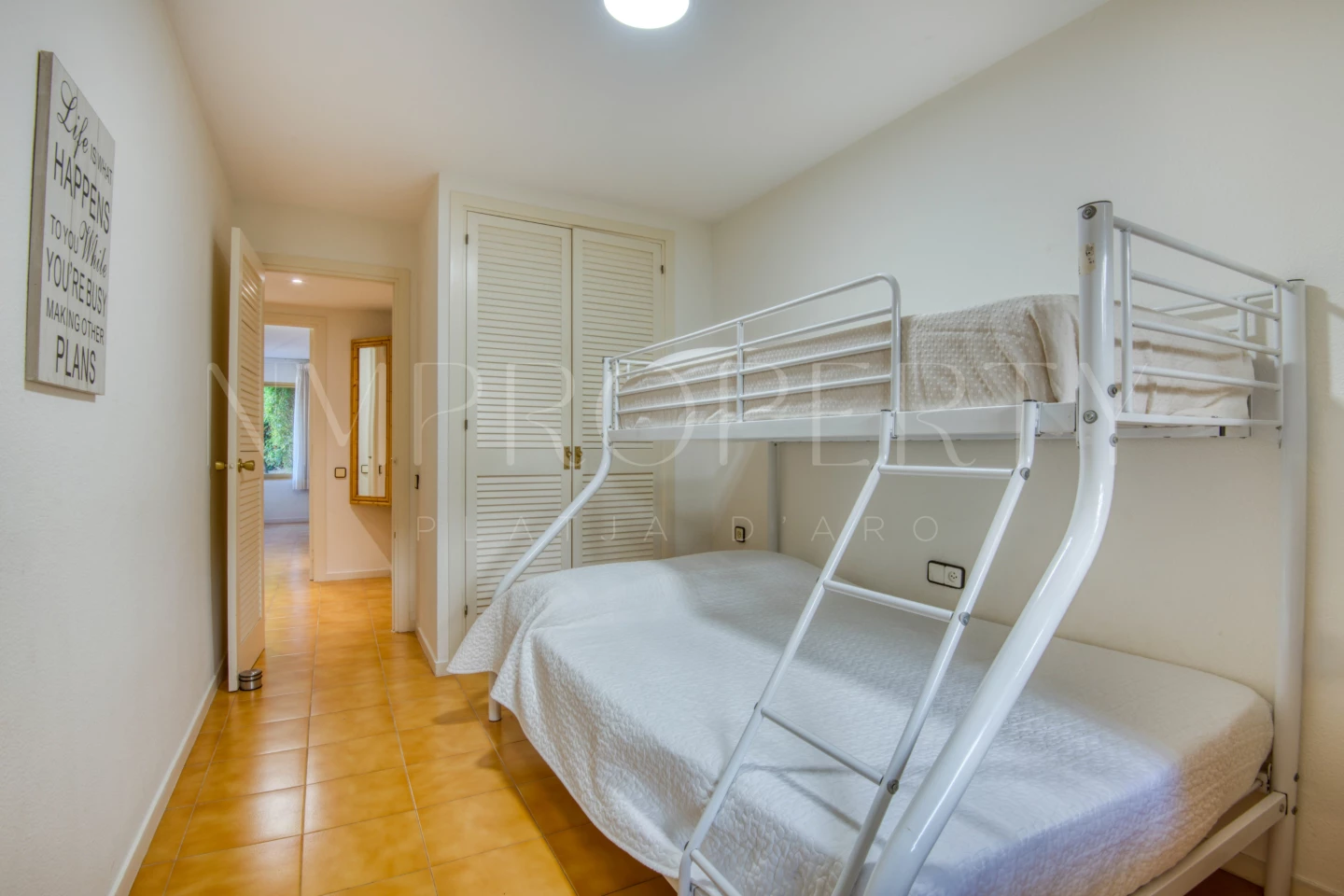 Apartamento con terraza y vistas al mar