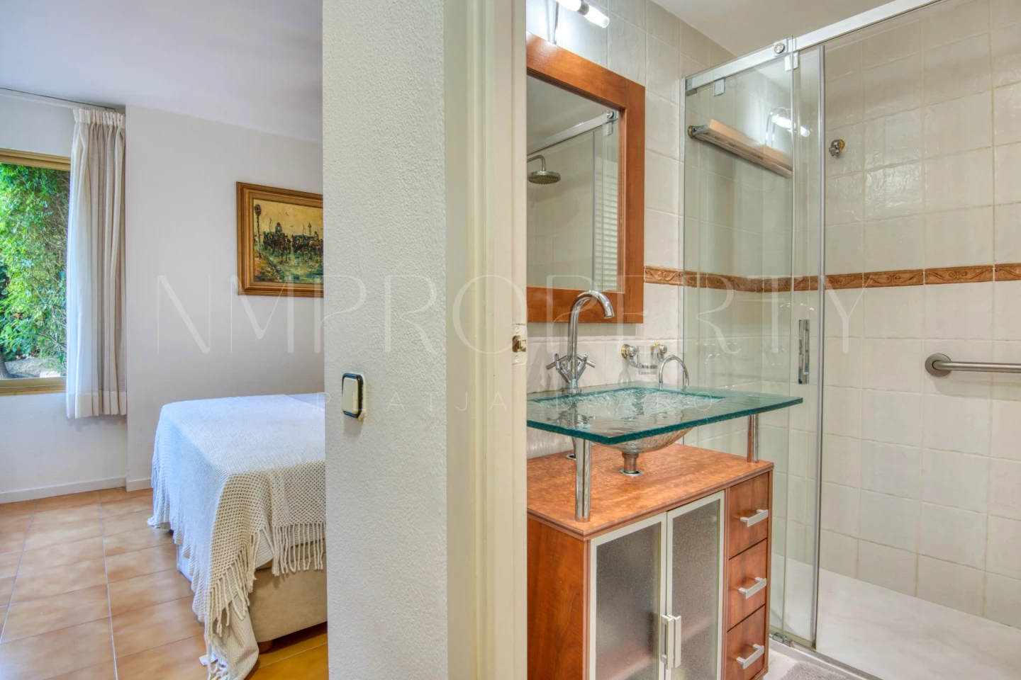 Apartamento con terraza y vistas al mar