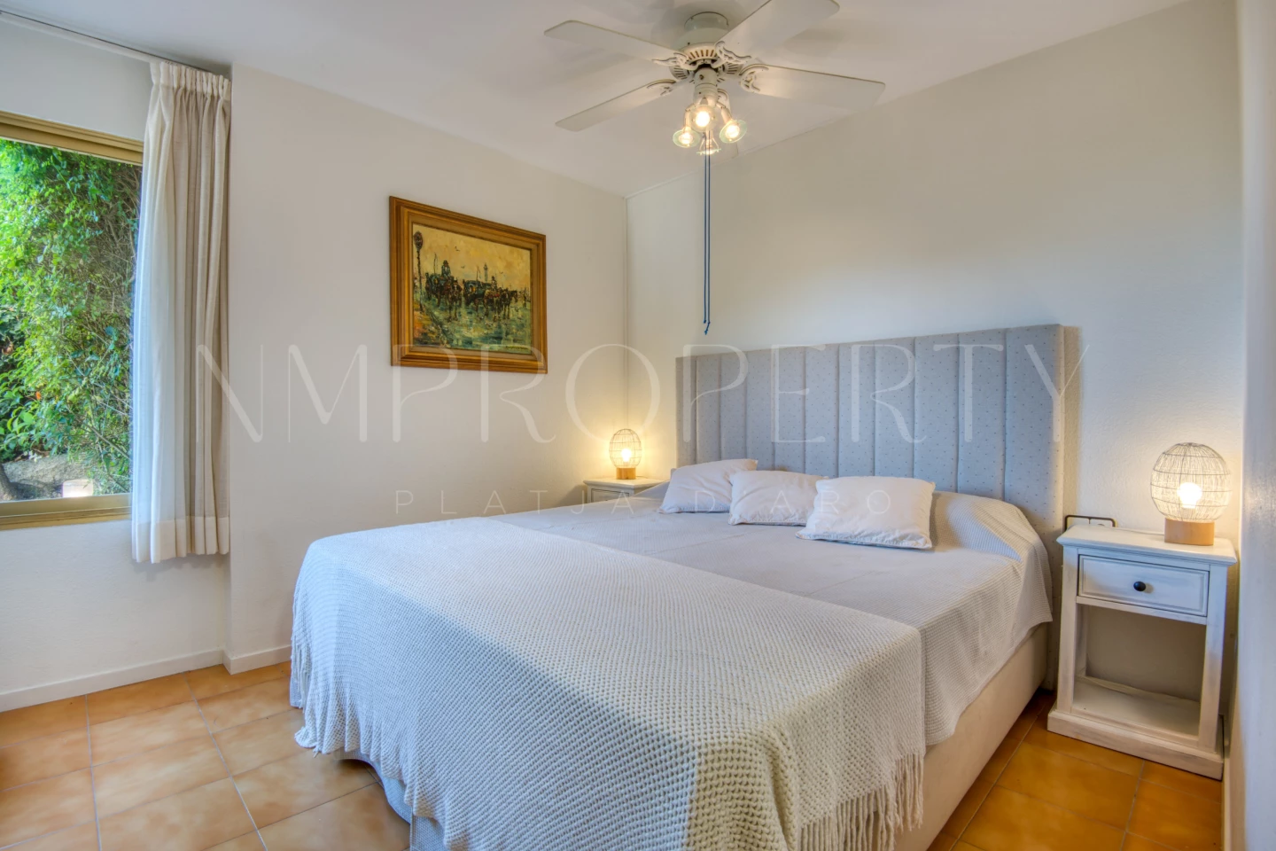 Apartamento con terraza y vistas al mar