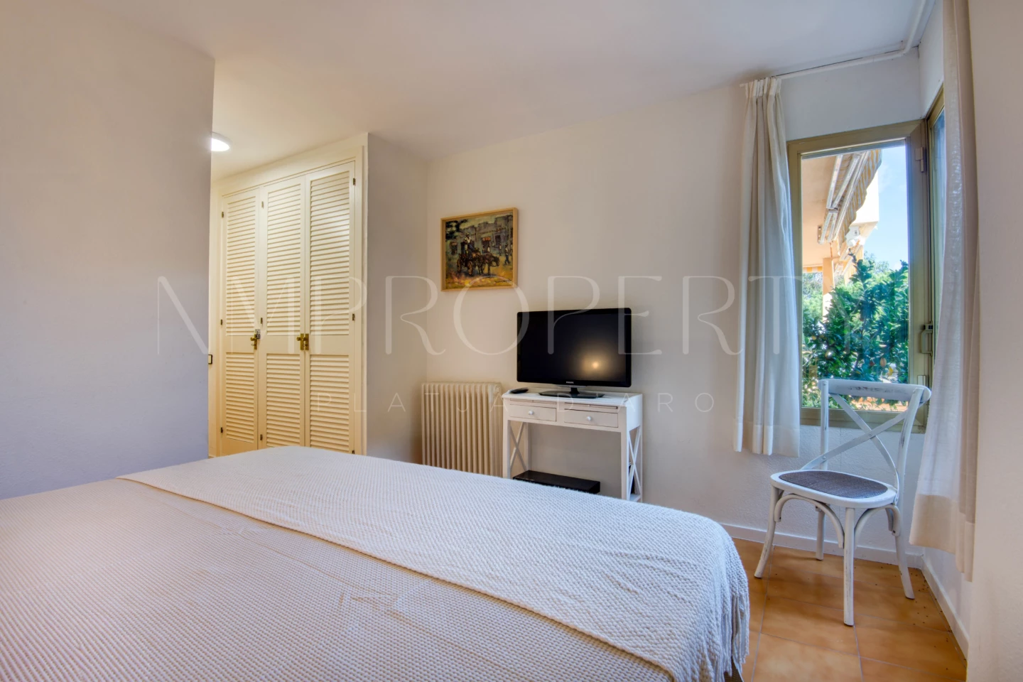 Apartamento con terraza y vistas al mar