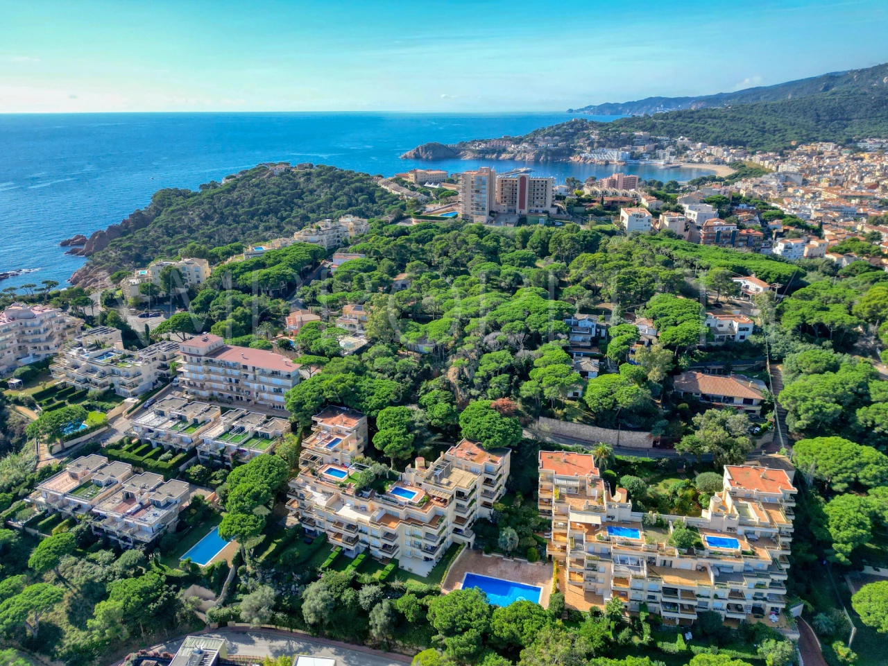 Apartamento con terraza y vistas al mar