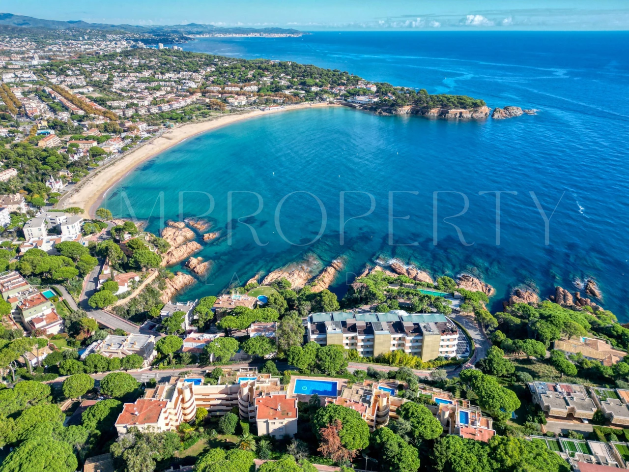 Apartamento con terraza y vistas al mar