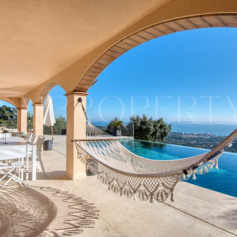 Villa de lujo en alquiler temporal con vistas infinitas al mar