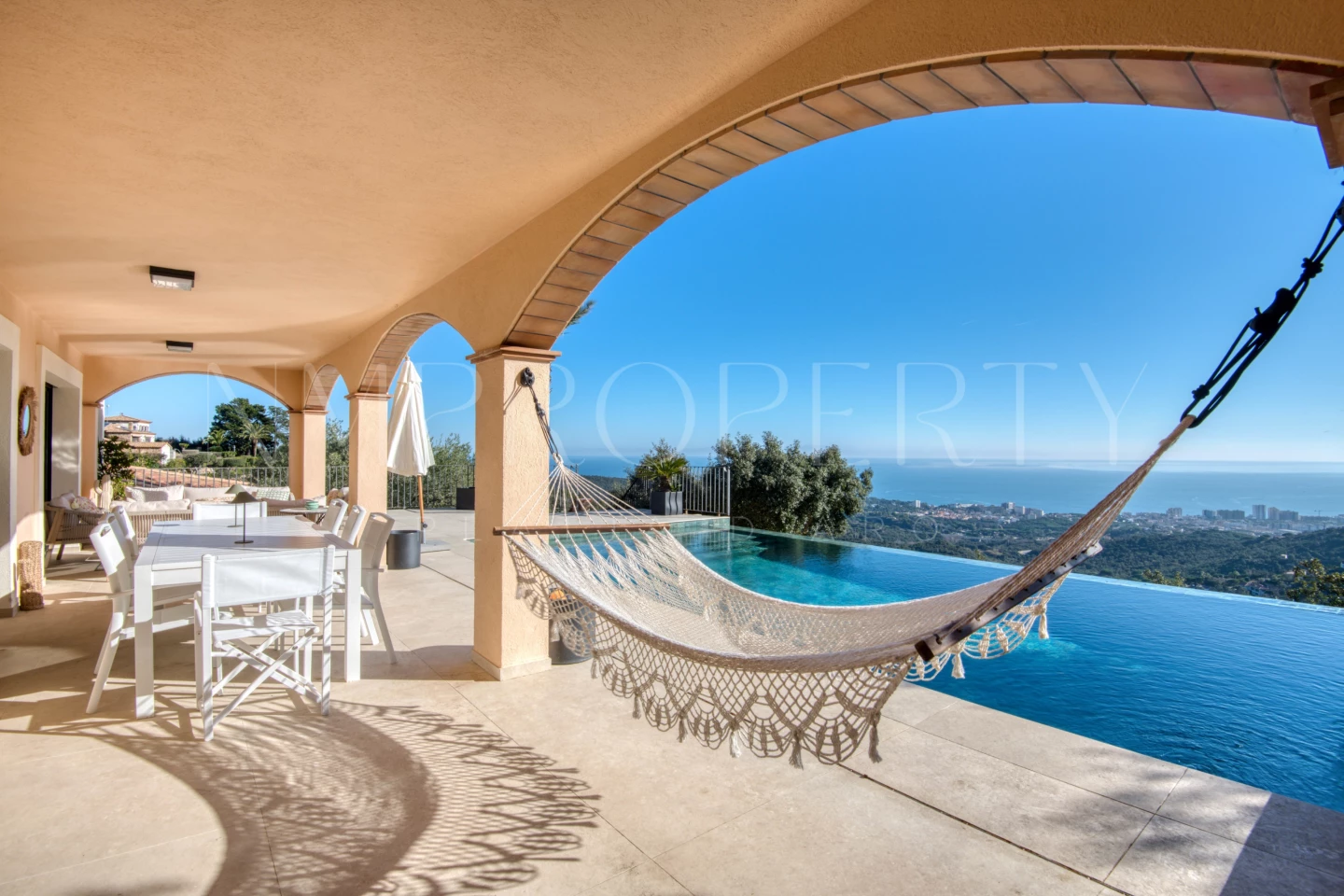 Villa de lujo en alquiler temporal con vistas infinitas al mar