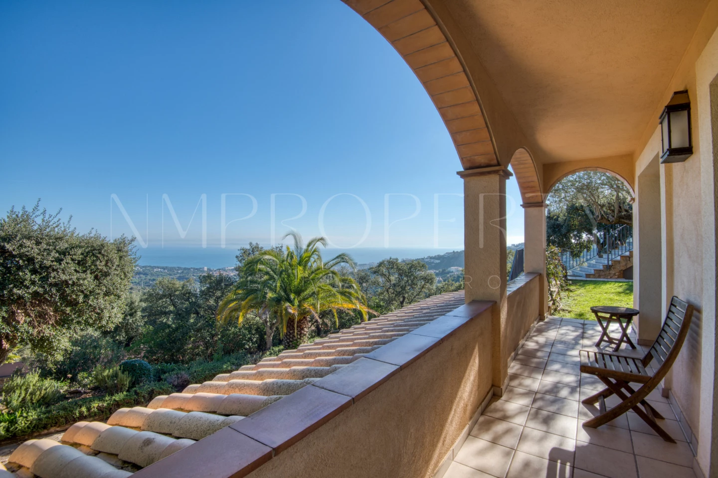 Villa de lujo en alquiler temporal con vistas infinitas al mar