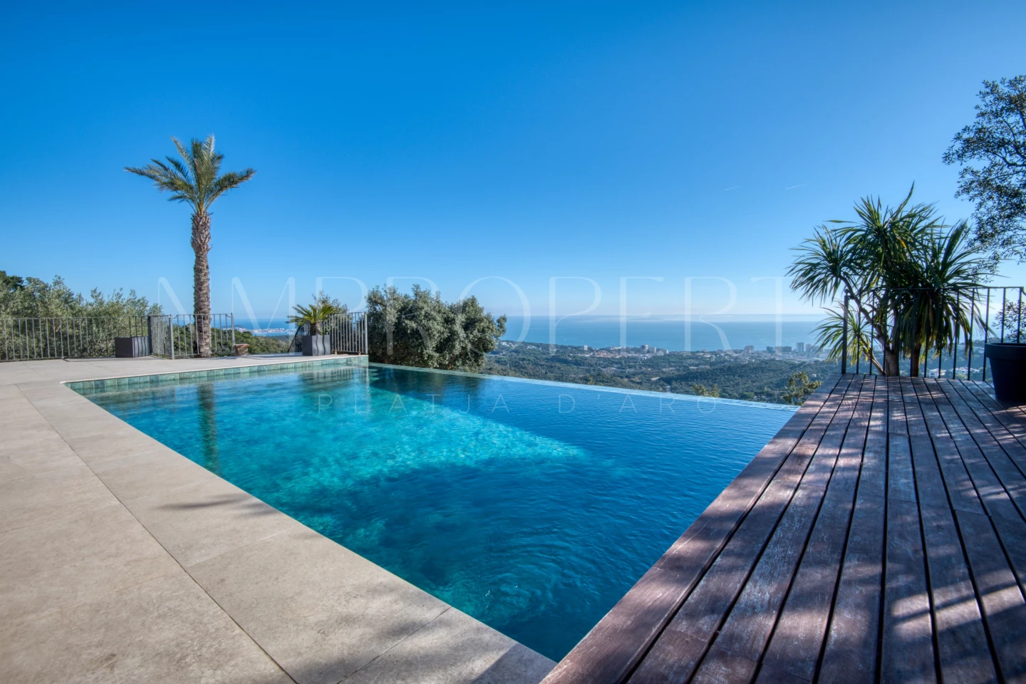 Villa de lujo en alquiler temporal con vistas infinitas al mar