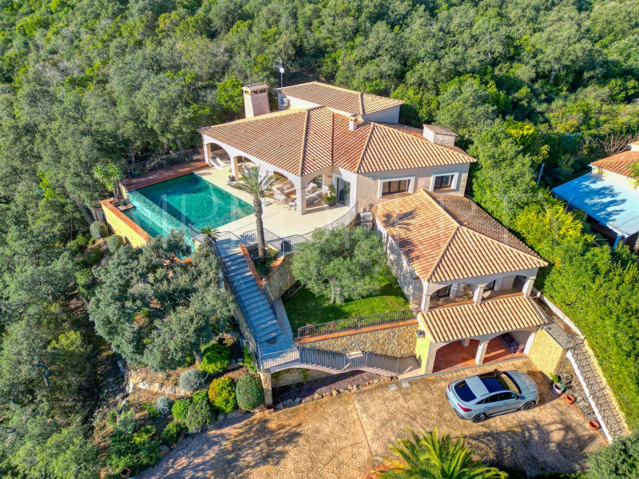 Villa de lujo en alquiler temporal con vistas infinitas al mar