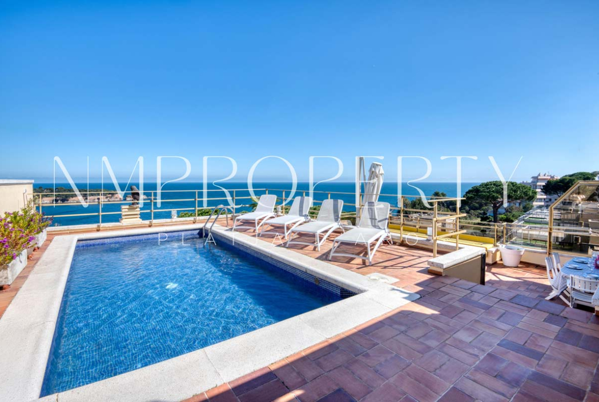 Ático duplex con piscina privada y vistas al mar en S’Agaró