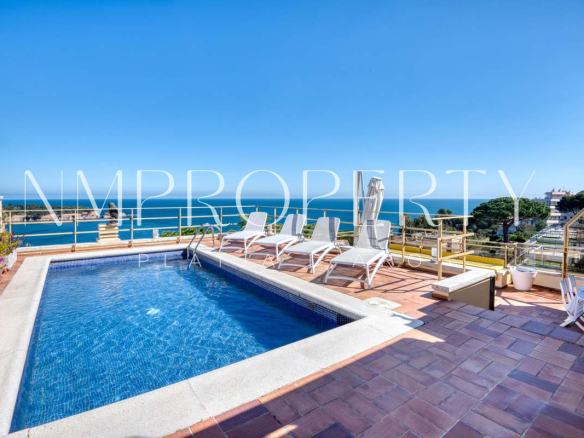 Ático duplex con piscina privada y vistas al mar en S’Agaró