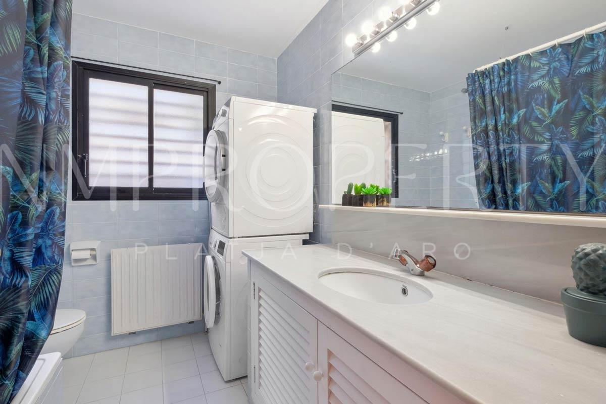 Casa adosada con vistas al mar, 3 suites, terrazas, solárium y piscina comunitaria