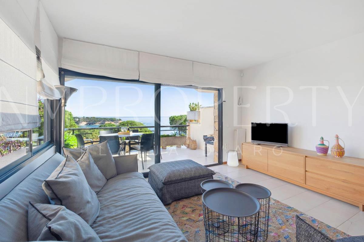 Casa adosada con vistas al mar, 3 suites, terrazas, solárium y piscina comunitaria