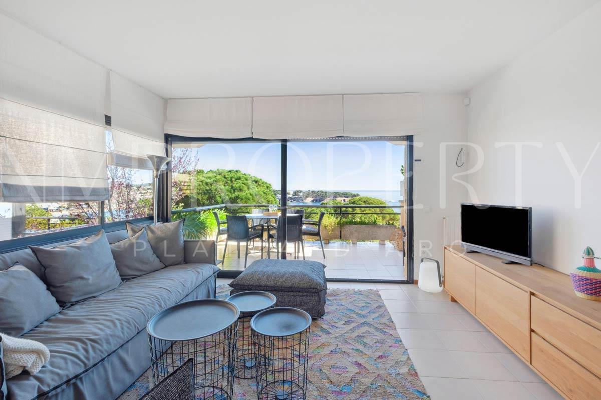 Casa adosada con vistas al mar, 3 suites, terrazas, solárium y piscina comunitaria
