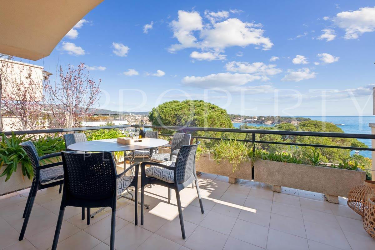 Casa adosada con vistas al mar, 3 suites, terrazas, solárium y piscina comunitaria