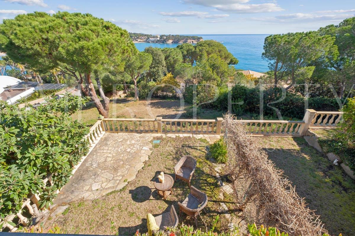 Casa adosada con vistas al mar, 3 suites, terrazas, solárium y piscina comunitaria