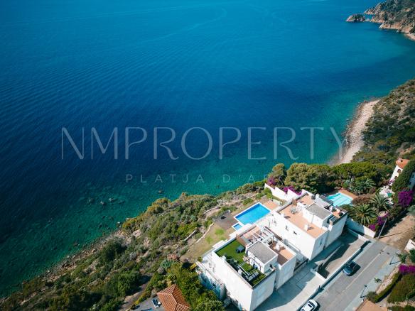 Exclusivo apartamento de lujo con vistas espectaculares al mar en la Costa Brava
