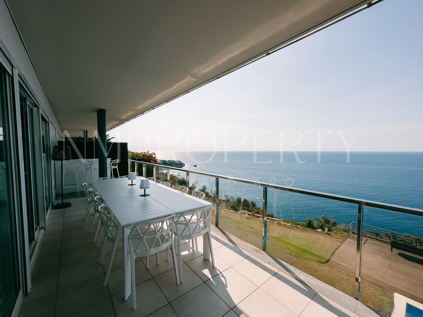 Exclusivo apartamento de lujo con vistas espectaculares al mar en la Costa Brava
