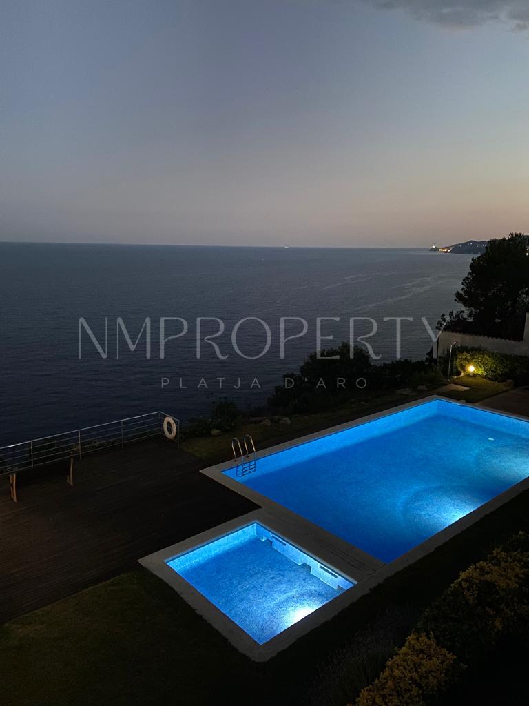 Exclusivo apartamento de lujo con vistas espectaculares al mar en la Costa Brava